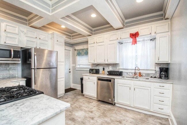 Photo - 1540 Melrose Dr SW