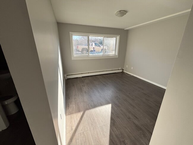 Comfortable 1-Bedroom Apartment – Heat & Hot Water Included! *Pet Friendly* - Comfortable 1-Bedroom Apartment – Heat & Hot Water Included! *Pet Friendly* Unit 0003