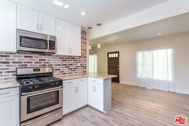 8912 Krueger St