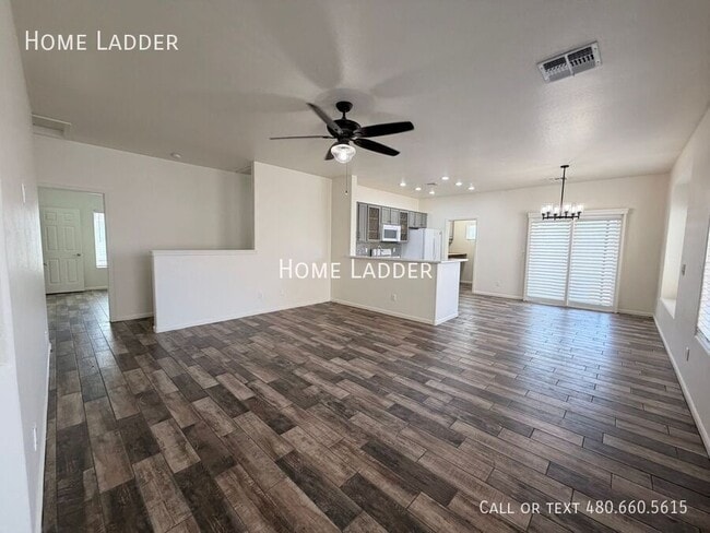 Photo - 915 East Gold Dust Way