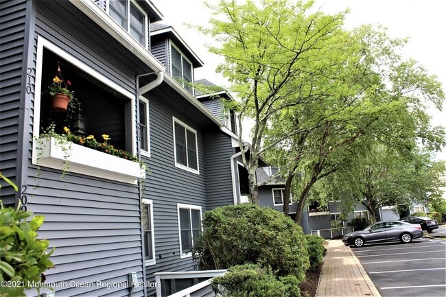 Photo - 210 Spinnakers Cv