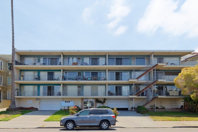 Photo - Lakeshore Gardens Unit 1