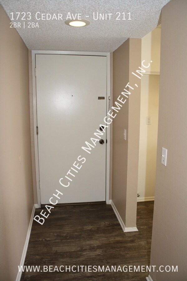 Photo - 1723 Cedar Ave Unit 211