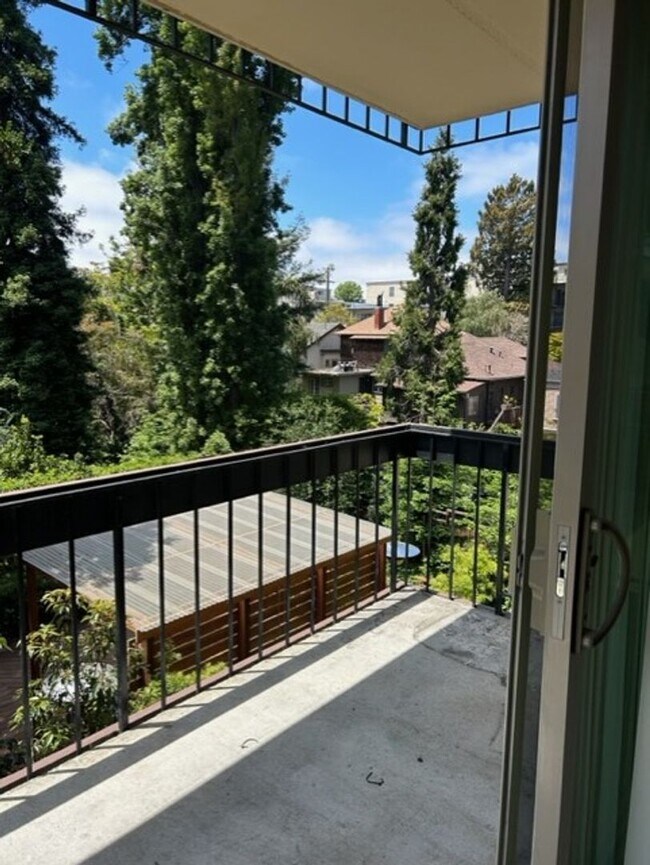 Photo - Nice Cozy 1 Bedroom Condo !!! 1 MONTHS REN... Unit 105