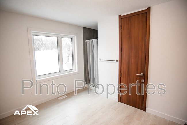 Photo - 10749-10786 86 Ave NW