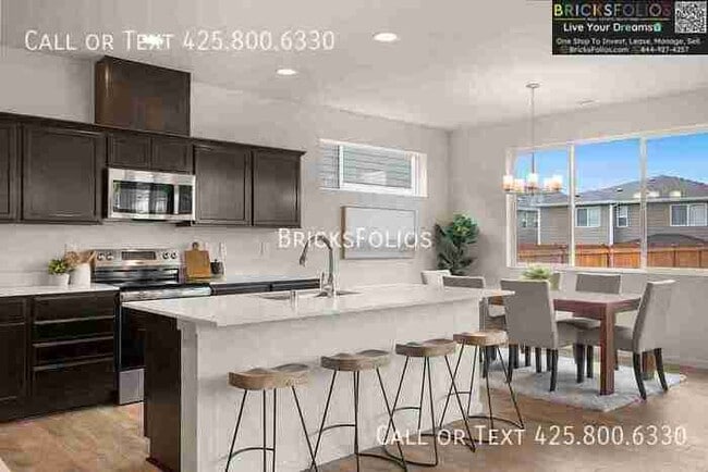 Live Brand-New in the Heart of It All. Lak... - Live Brand-New in the Heart of It All. Lak... House
