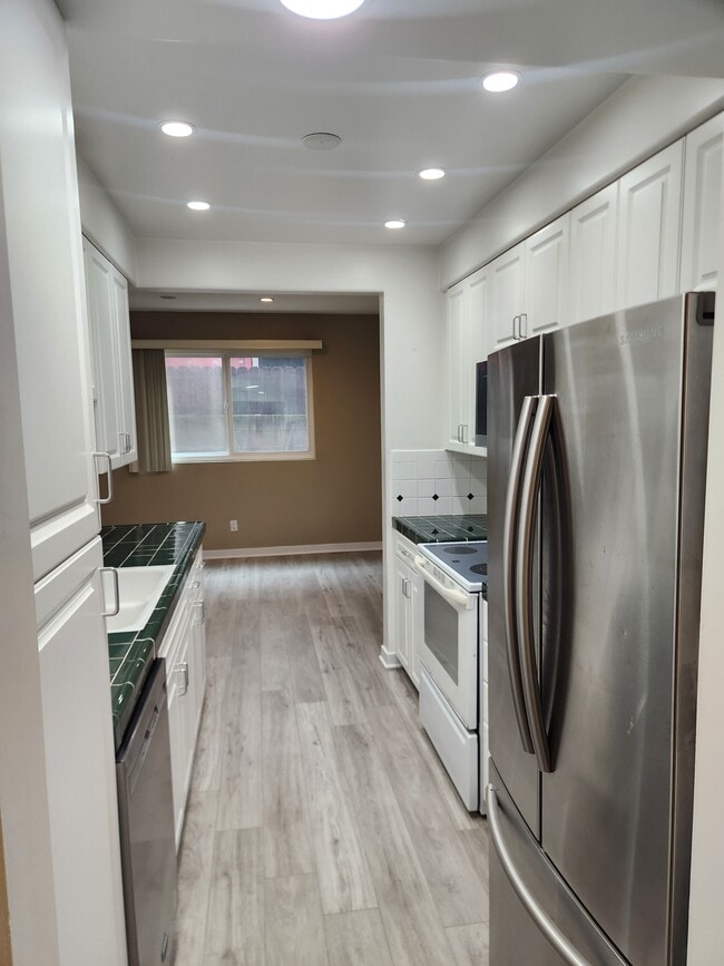 Photo - 1242 S Barrington Ave Unit 104