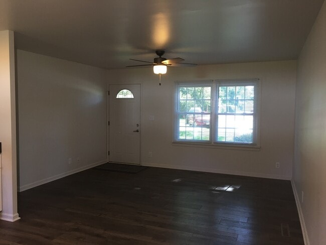 Photo - 2 Sweetbriar Ct