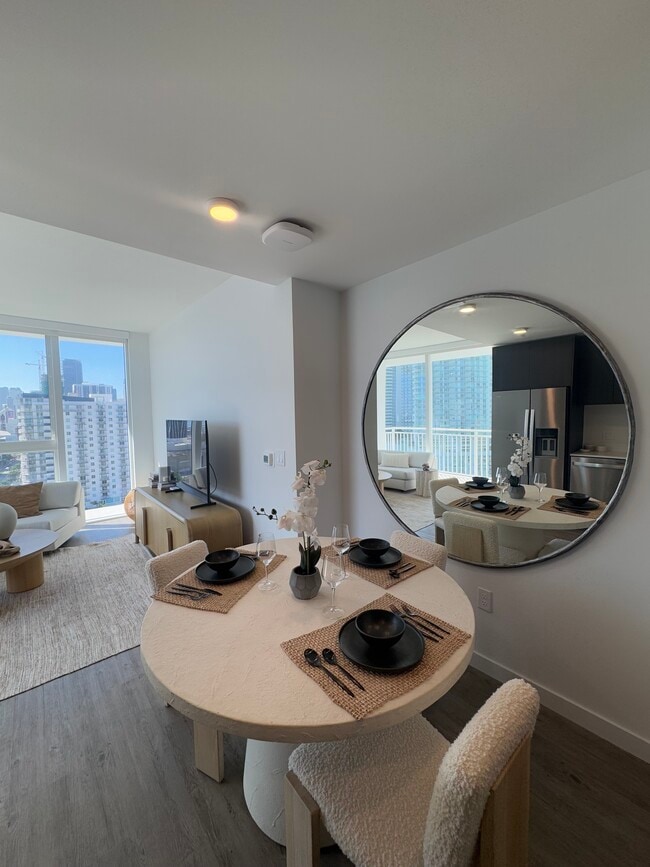 Photo - 151 NE 20th Ter Unidad 811