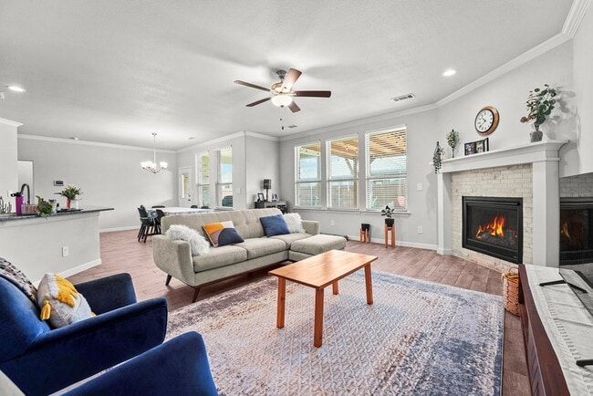 Photo - 602 Dupont Ct