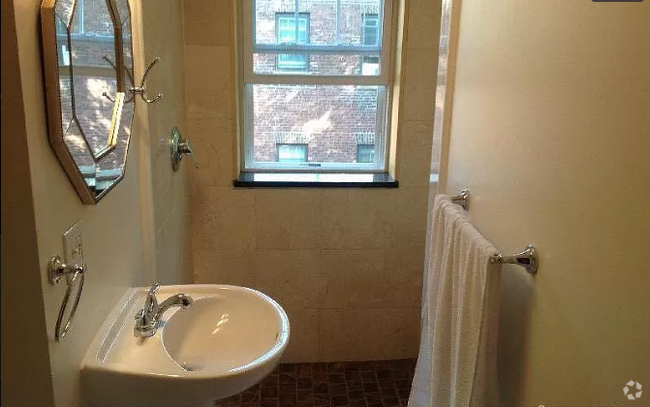 Building Photo - 108 Washington St Unit 2 Rental