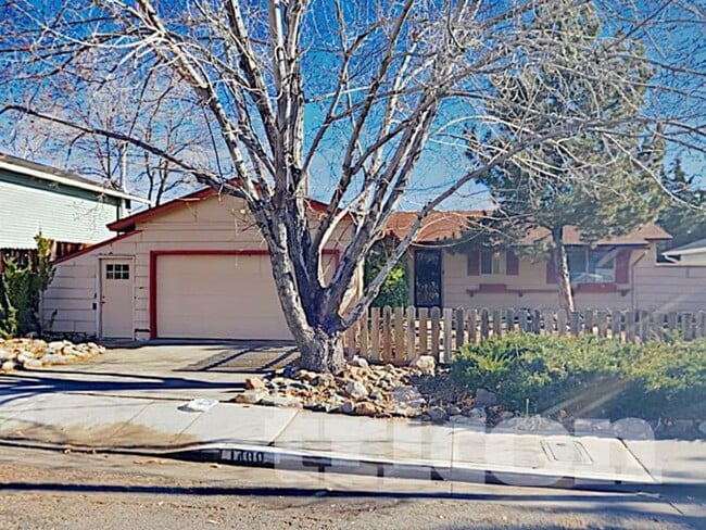 Photo - 1400 Ebbetts Dr
