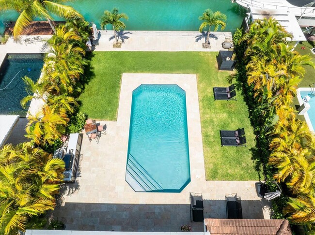 Photo - 7610 Bayside Ln