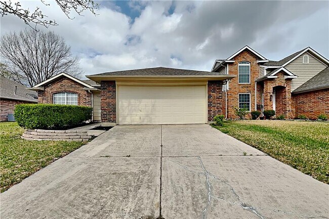 Building Photo - 355 Ridgemont Dr