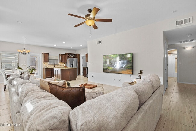 Photo - 2113 William Caples St