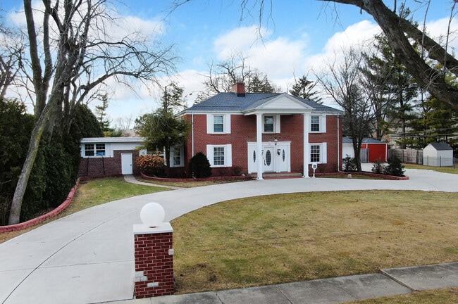 Photo - 305 N Reed St