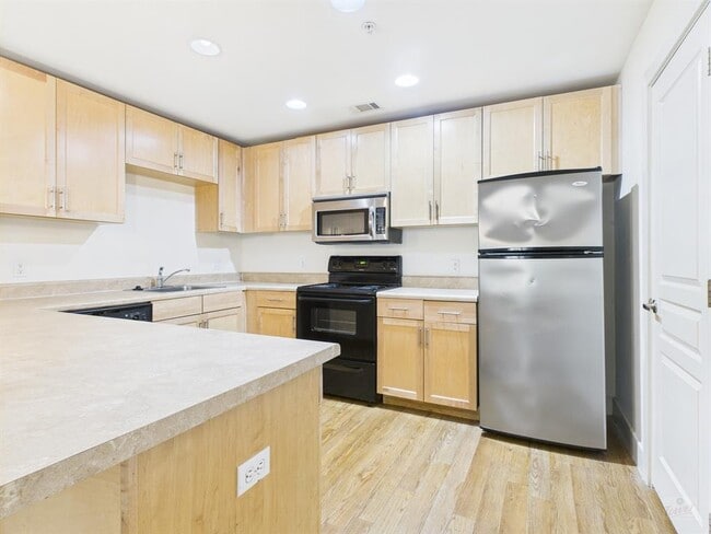 Photo - 711 W 32nd St Unidad 155