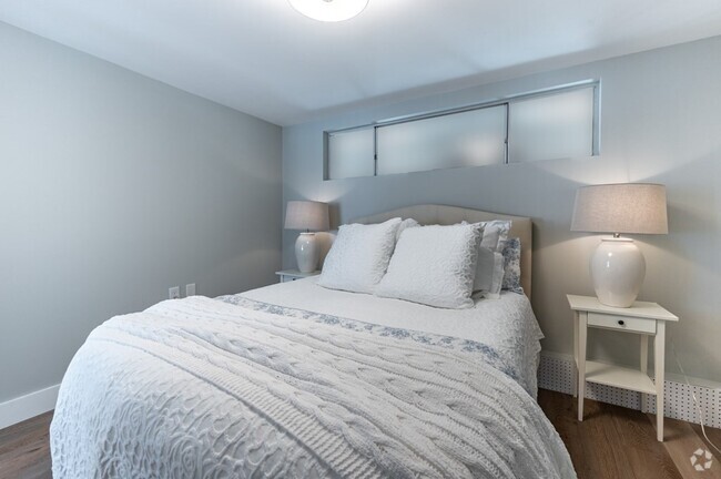 Building Photo - 123 Sewall Ave Unit 1G Rental