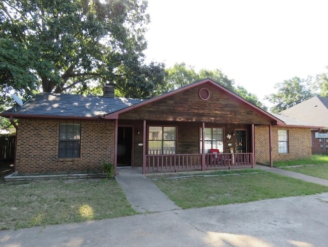 Building Photo - 11 Dawn Cir