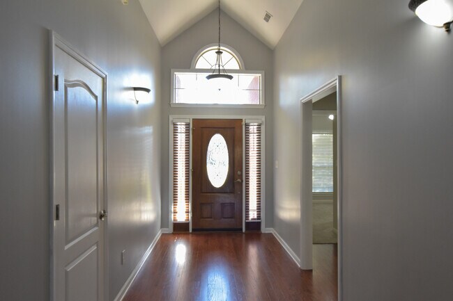 Photo - 118 Canterbury Dr