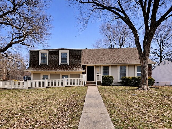 Building Photo - Spacious 4BR Home with Finished Basement, Fireplace & Unique Layout