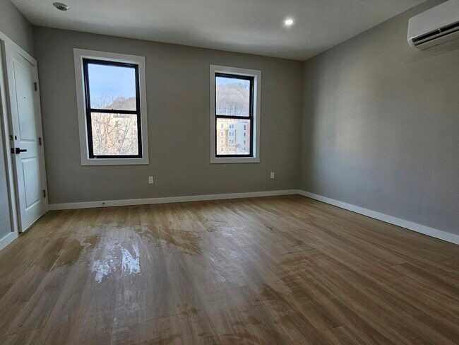 Photo - 1487 5th Ave Unidad 3