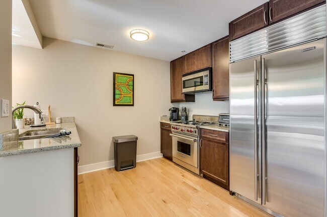 Photo - 525 Kedzie St