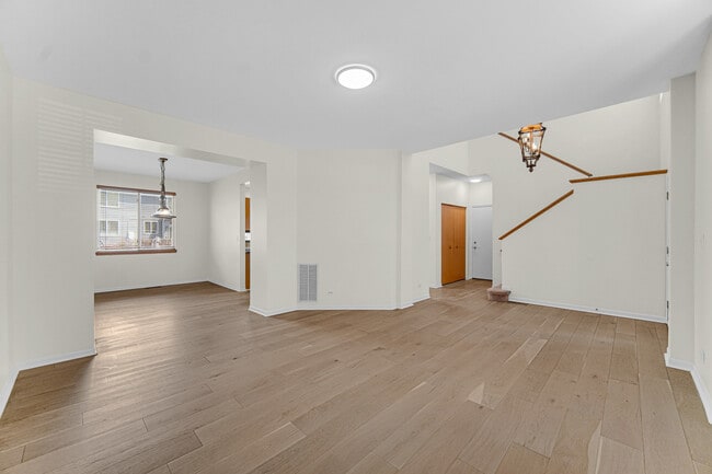 Photo - 1998 Conway Ln