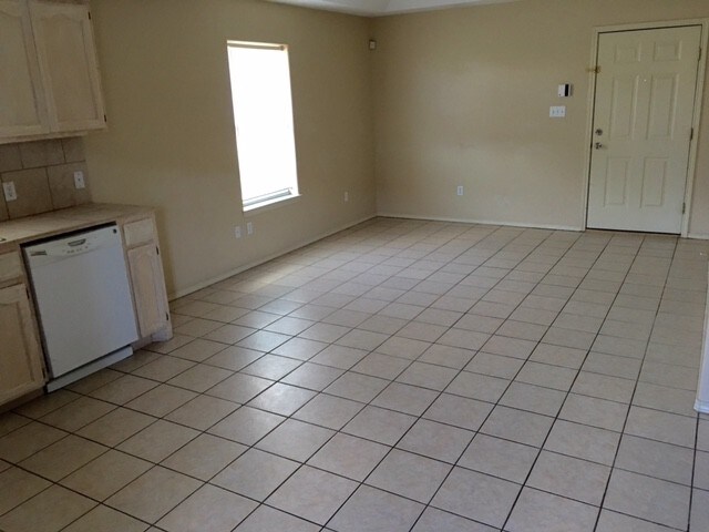 Photo - 1302 S Diplomat Dr Unit 1
