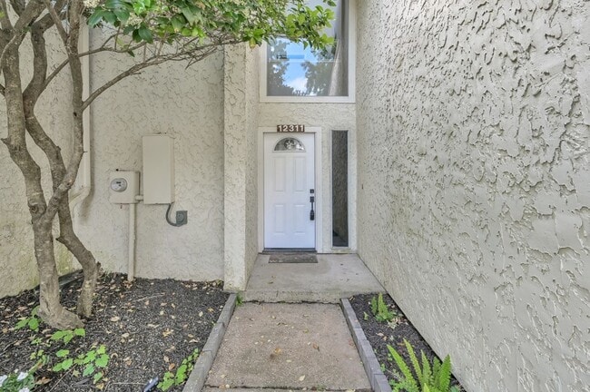 12311 Glenview Dr