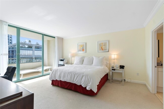 Building Photo - 3350 SW 27th Ave Unit 1003