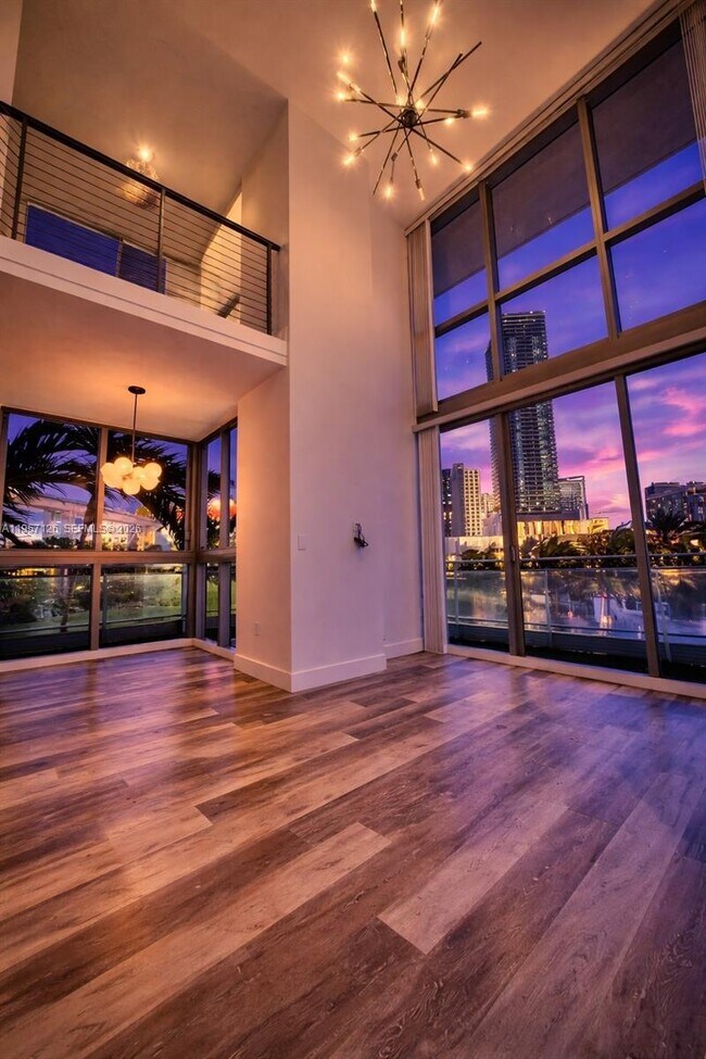 Building Photo - 90 SW 3rd St Unit TH300A