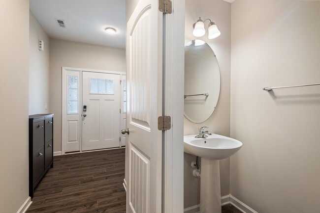 Photo - 426 Irving Way