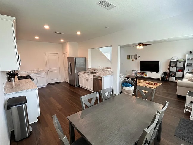 Photo - 25829 Hedgerow Dr