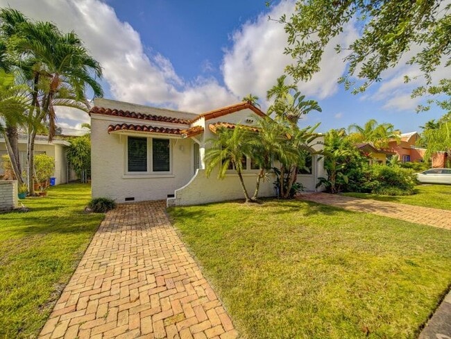 Photo - 1212 Medina Ave