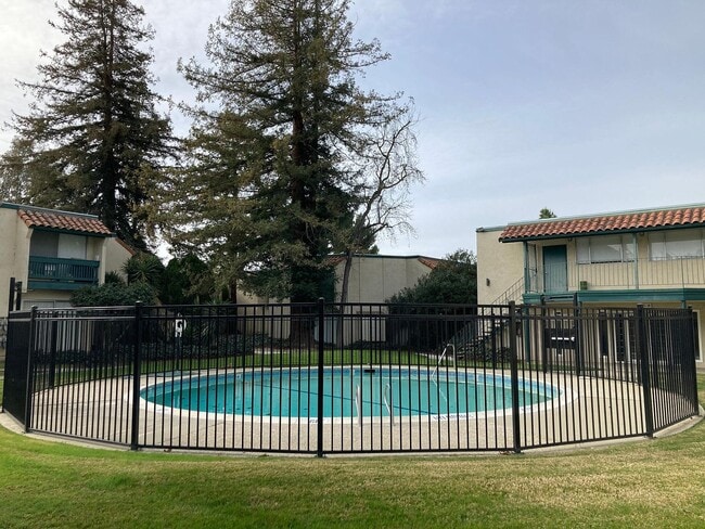 975 Murrieta Blvd