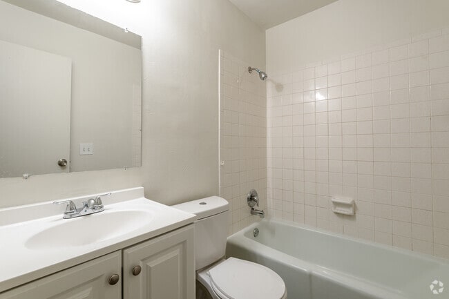 1BR, 1BA - 550SF