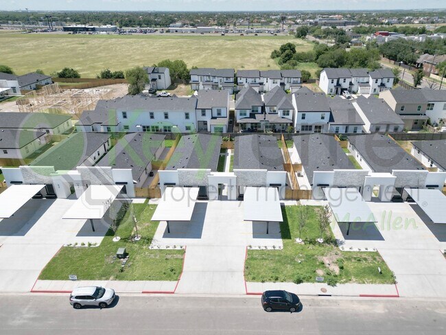 Photo - 2004 E 1st St Unit 4