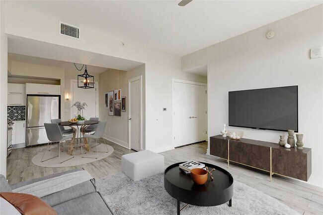 Building Photo - 603 Davis St Unit 1205