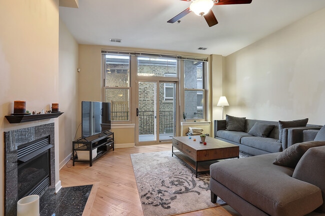 Photo - Beautiful 2BD/2BTH Apartment on Lawrence  ...
