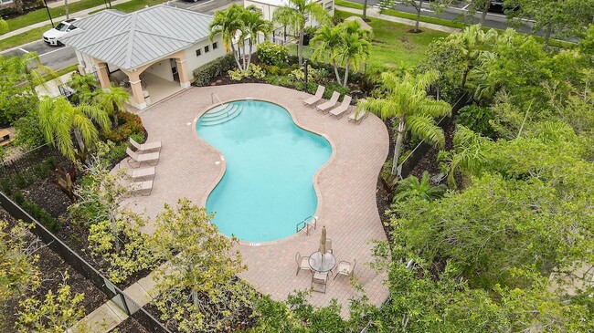 Photo - 10440 SW Stephanie Way Unidad 4207