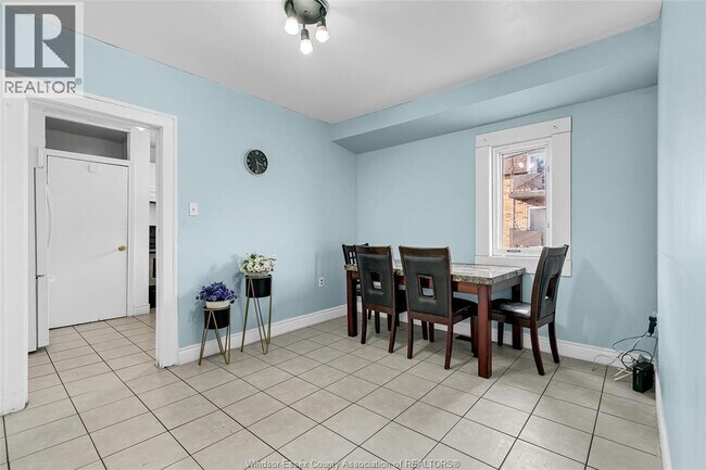 Photo - 915 Josephine Ave