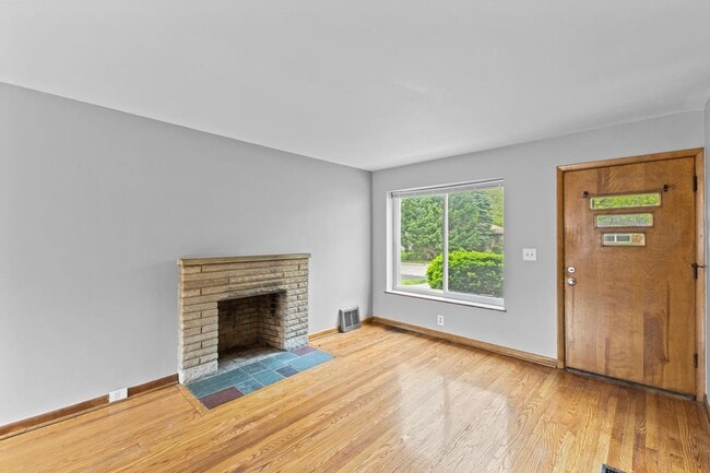 Photo - 723 Village Dr