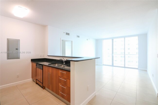 Building Photo - 335 S Biscayne Blvd Unit 2708