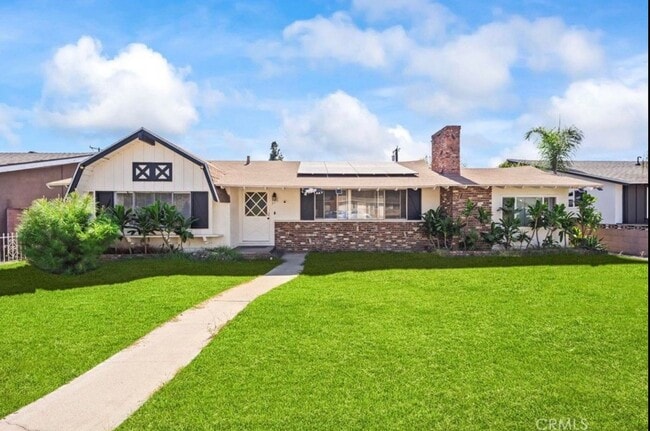 Spacious 5-Bedroom Home in the Heart of Po... - Spacious 5-Bedroom Home in the Heart of Po...