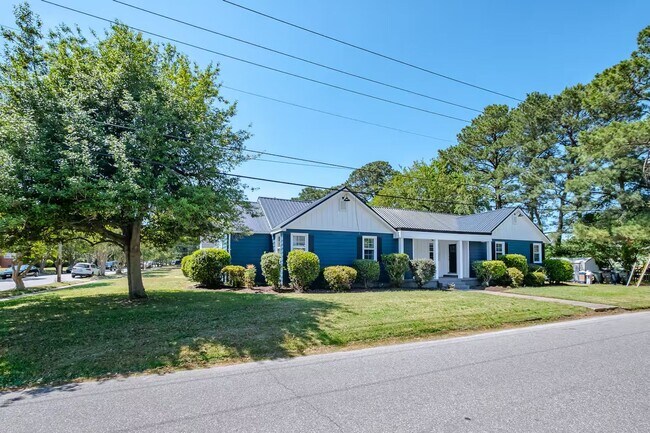 Photo - 7147 Midfield St