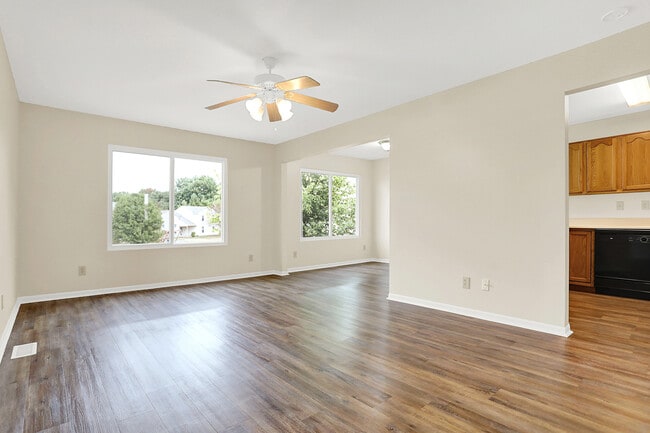 Photo - 1082 Fairlane Ct