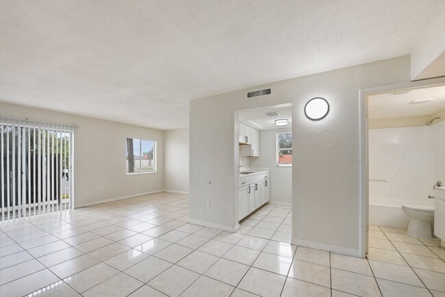 Photo - The Lakeside at 2315