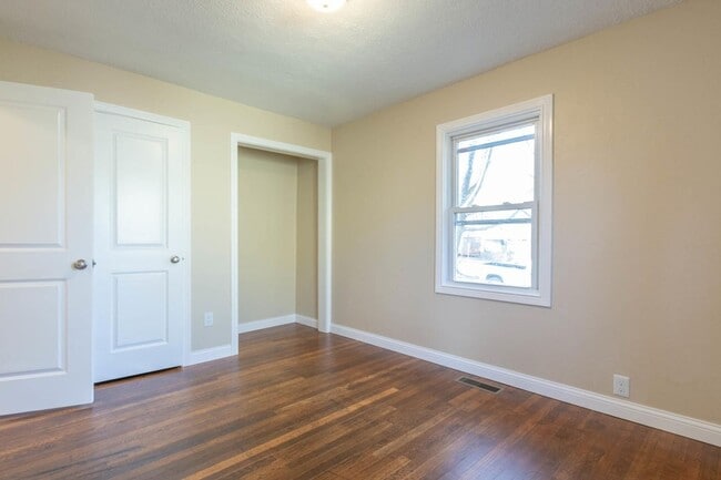 Photo - 2404 E 8th St