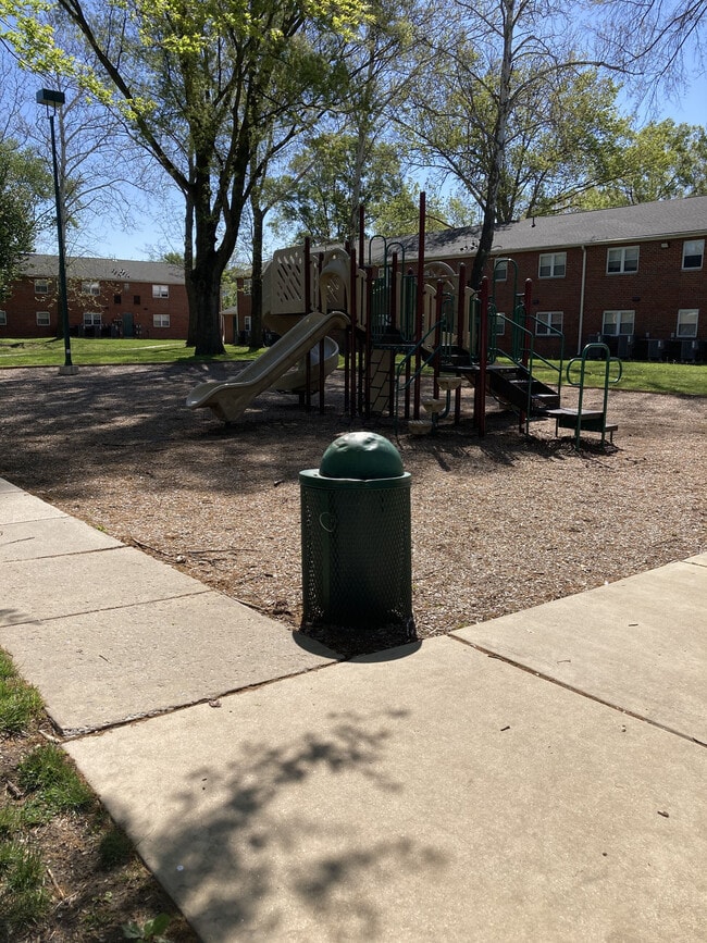 Hollybush Gardens Apartments For Rent in Glassboro, NJ